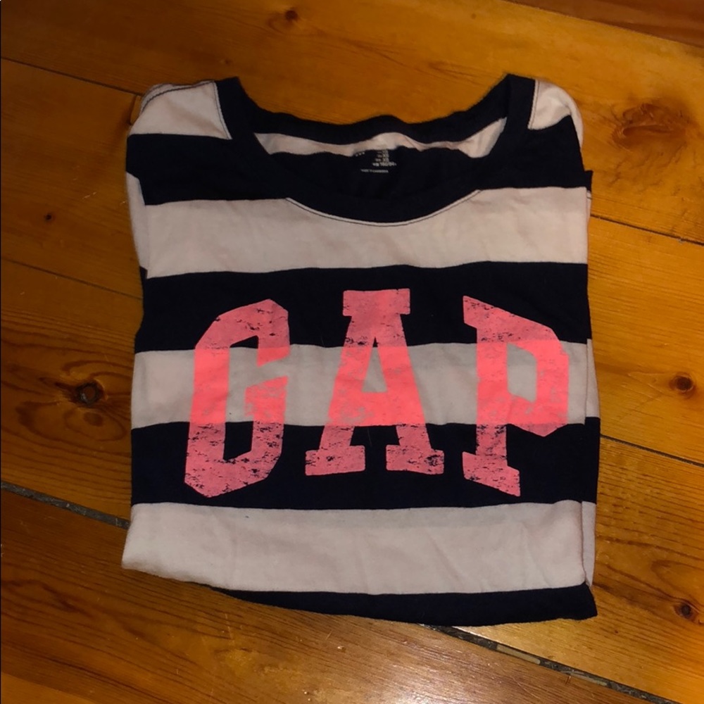 Women’s Gap T-Shirt